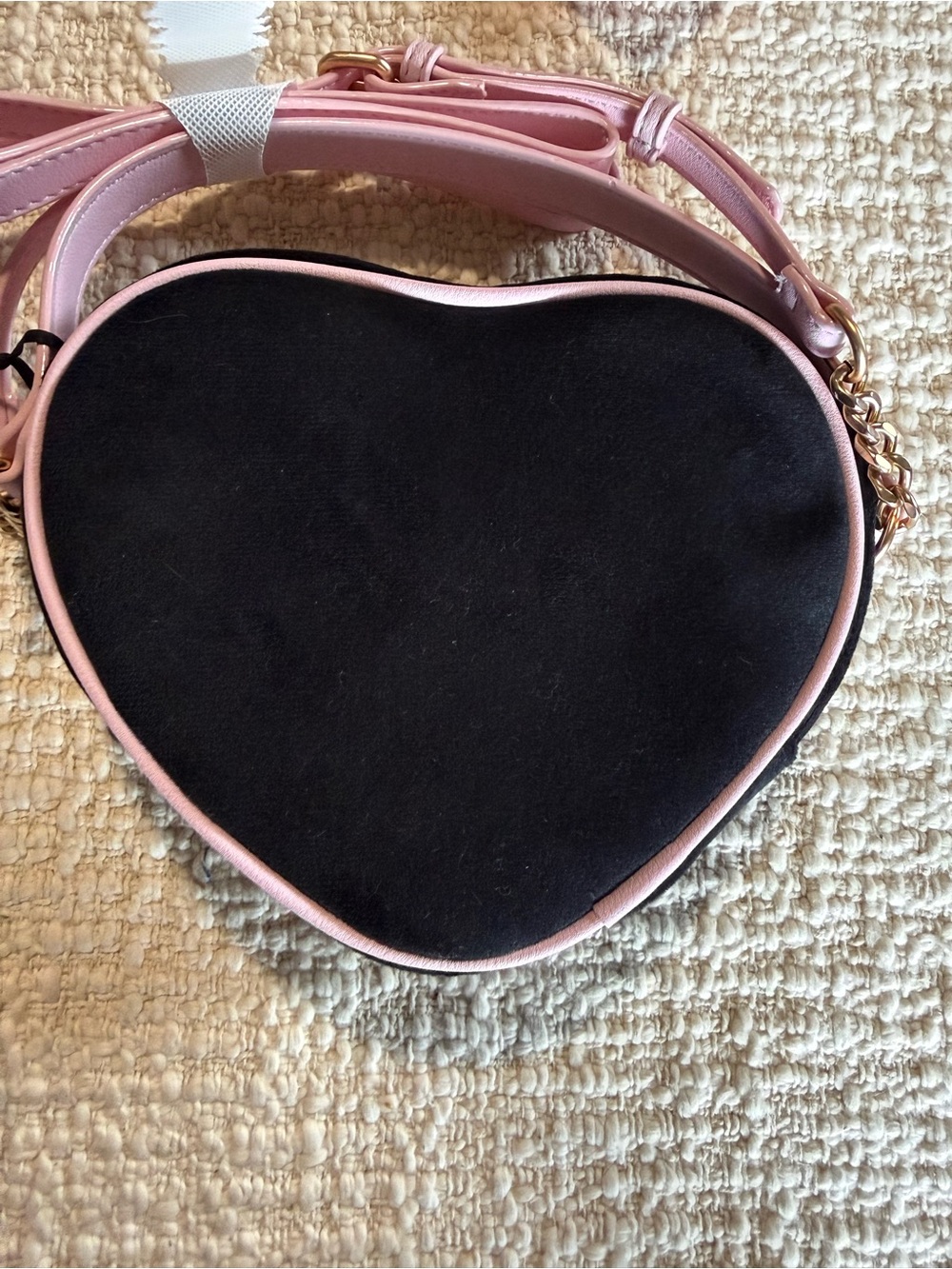 JUICY COUTURE Soft Liquorice 2 Pc Crossbody Heart Shaped Bag & Lip Gloss Duo 🖤 - Picture 11 of 12